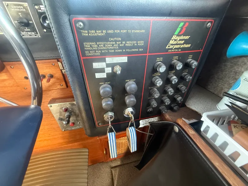 Slide: The Image of 1985 Bayliner 3870 Motoryacht 38 - 7836984
