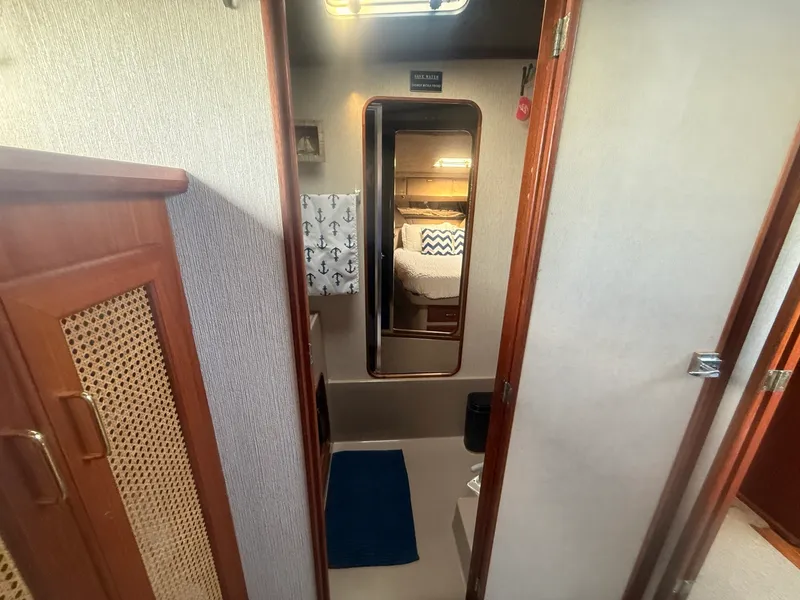 Slide: The Image of 1985 Bayliner 3870 Motoryacht 38 - 7836995