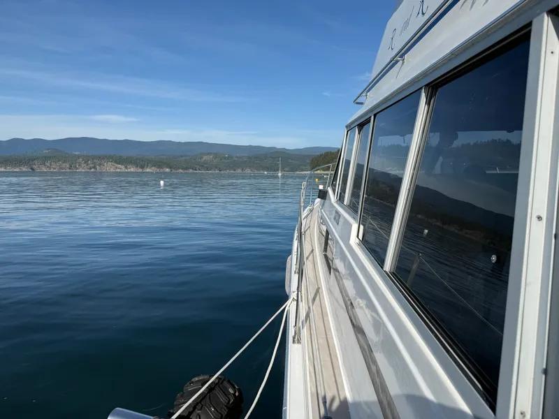 Slide: The Image of 1985 Bayliner 3870 Motoryacht 38 - 7836961