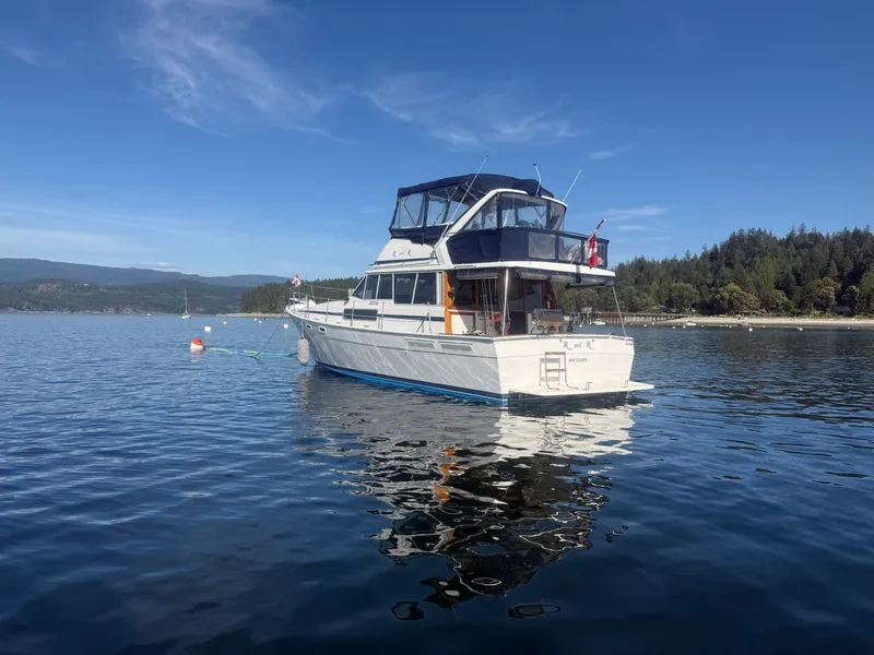 Slide: The Image of 1985 Bayliner 3870 Motoryacht 38 - 7836948