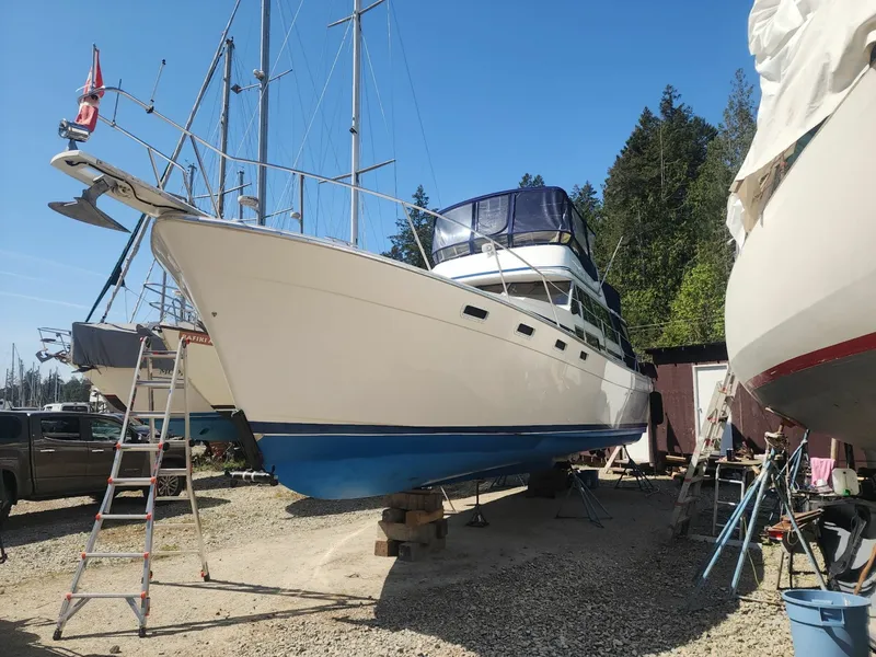 Slide: The Image of 1985 Bayliner 3870 Motoryacht 38 - 7837009