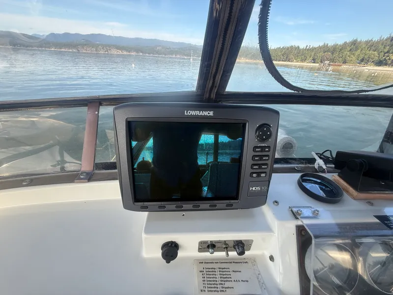 Slide: The Image of 1985 Bayliner 3870 Motoryacht 38 - 7836971