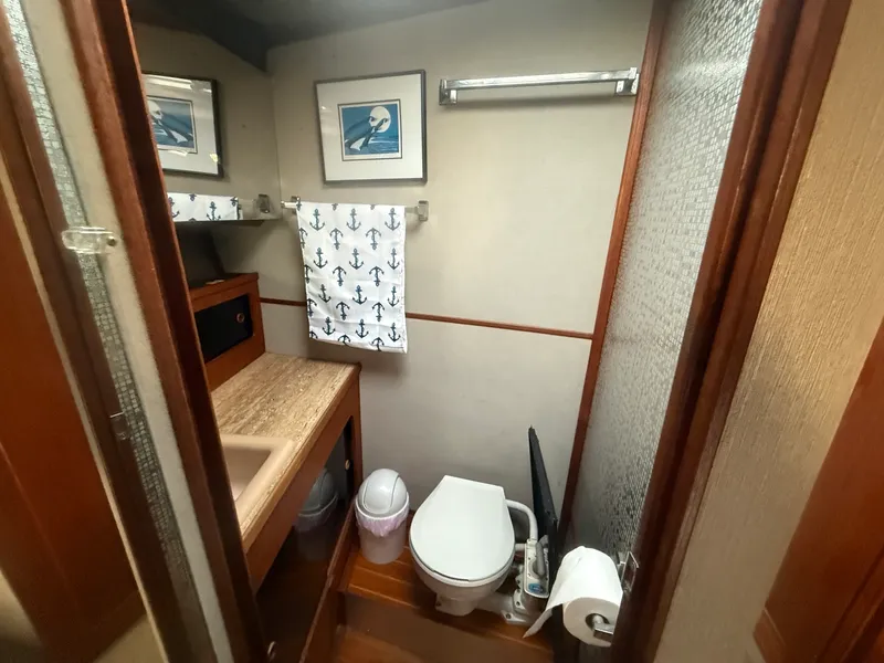 Slide: The Image of 1985 Bayliner 3870 Motoryacht 38 - 7837004