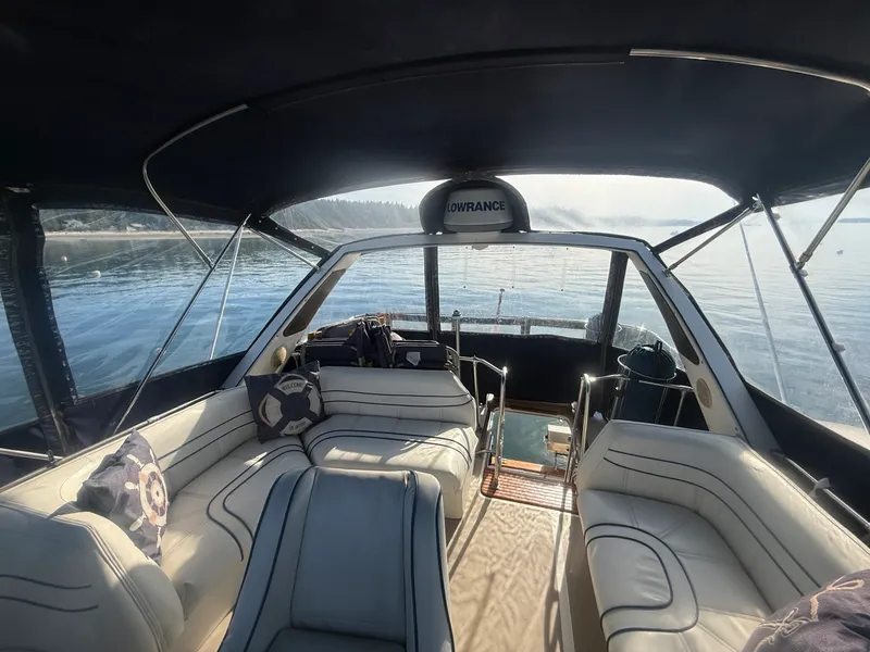 Slide: The Image of 1985 Bayliner 3870 Motoryacht 38 - 7836972