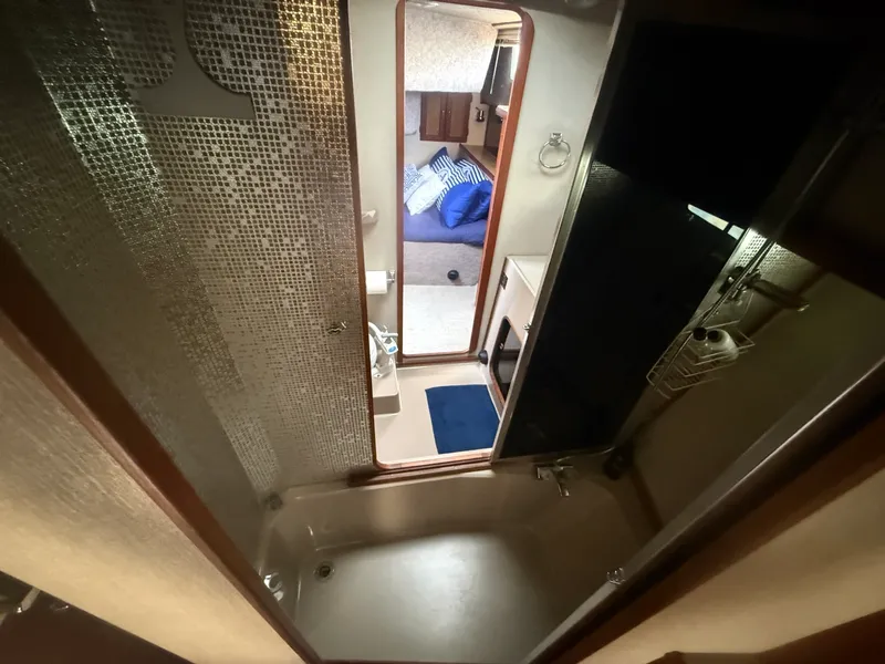 Slide: The Image of 1985 Bayliner 3870 Motoryacht 38 - 7837006