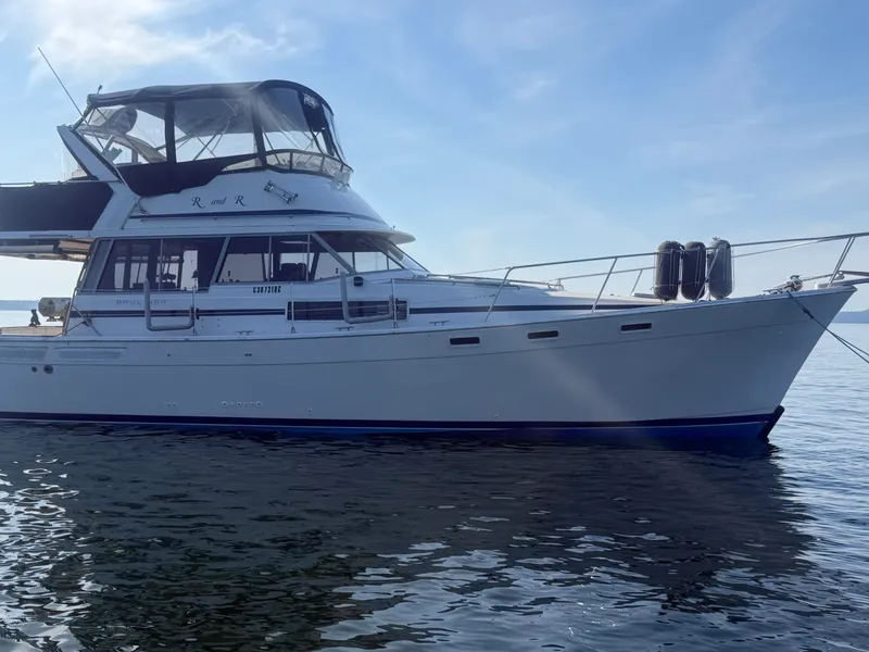 Slide: The Image of 1985 Bayliner 3870 Motoryacht 38 - 7836954