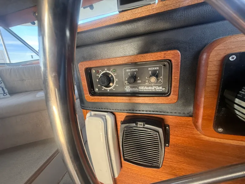 Slide: The Image of 1985 Bayliner 3870 Motoryacht 38 - 7836985