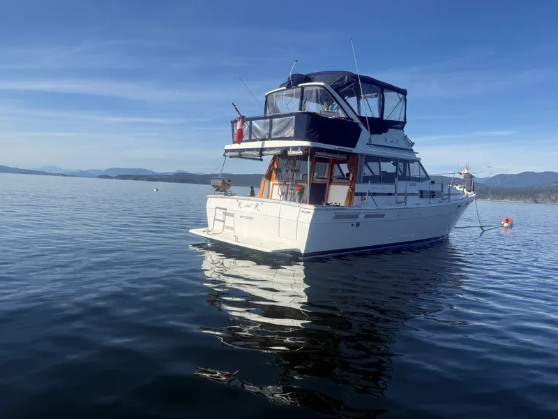 Slide: The Image of 1985 Bayliner 3870 Motoryacht 38 - 7836956