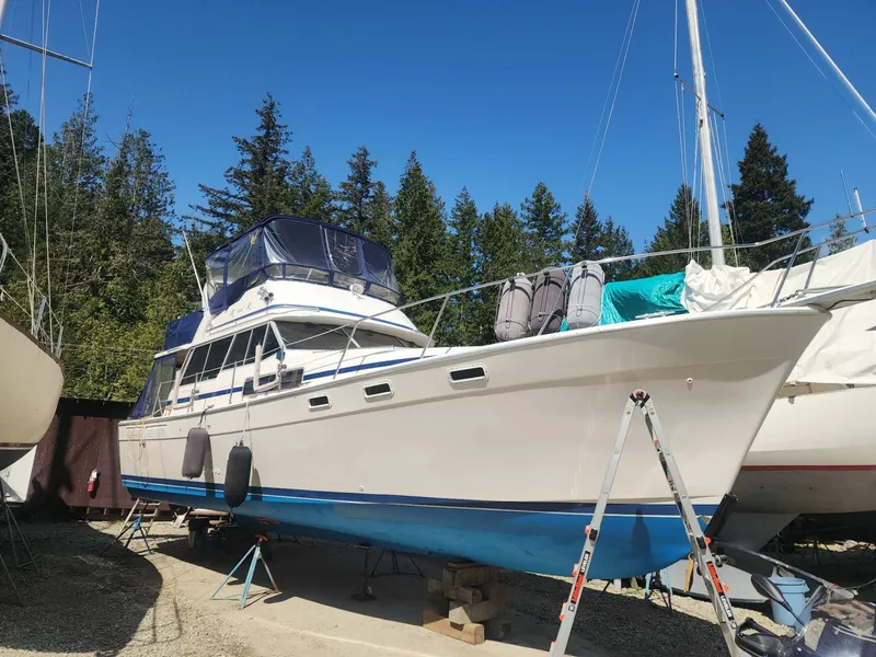 Slide: The Image of 1985 Bayliner 3870 Motoryacht 38 - 7837008