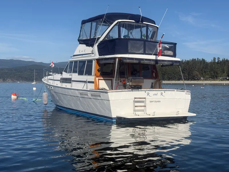 Slide: The Image of 1985 Bayliner 3870 Motoryacht 38 - 7836949