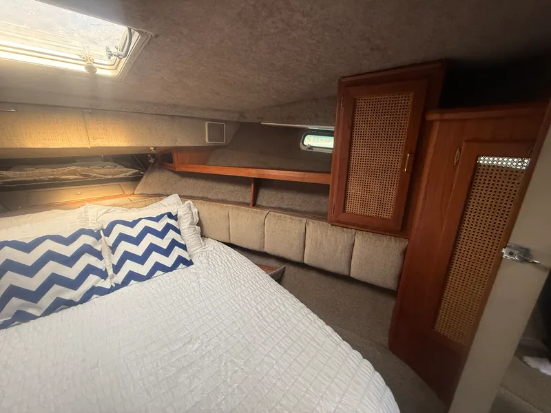 Slide: The Image of 1985 Bayliner 3870 Motoryacht 38 - 7837001