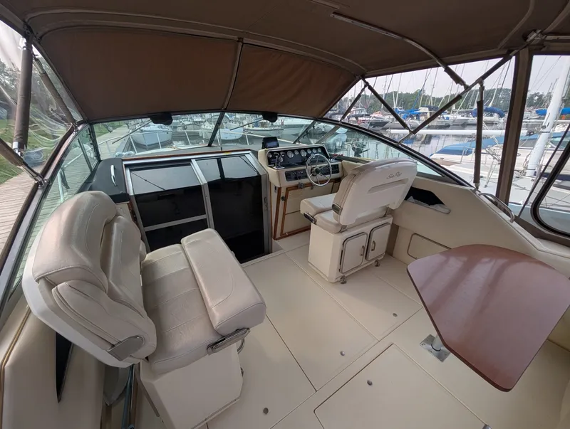 Slide: The Image of 1986 Sea Ray 300 Weekender 30 - 7837040