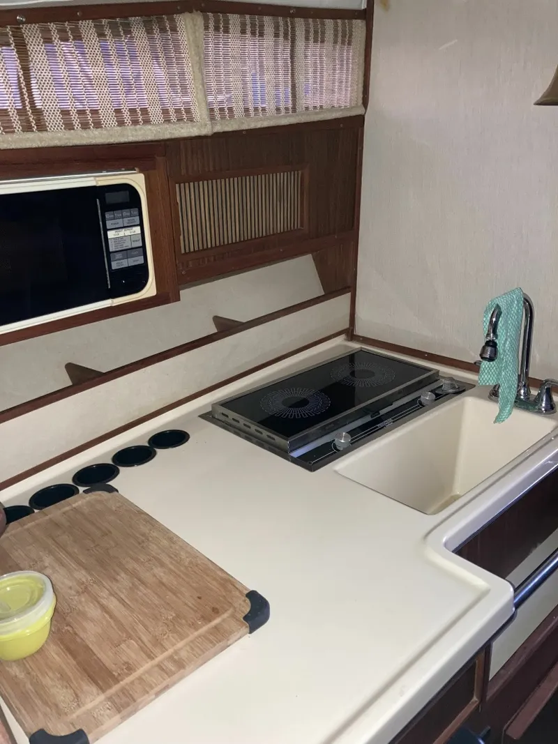 Slide: The Image of 1986 Sea Ray 300 Weekender 30 - 7837071