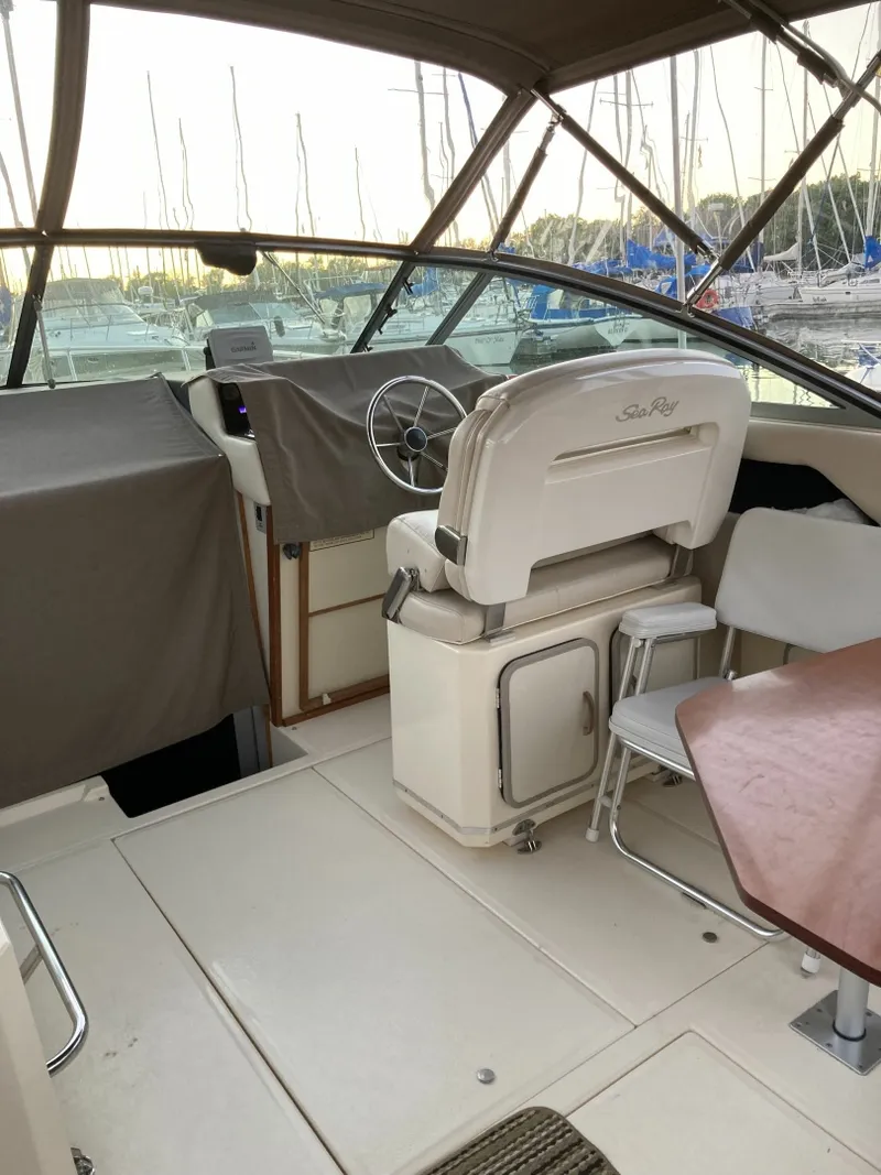 Slide: The Image of 1986 Sea Ray 300 Weekender 30 - 7837046