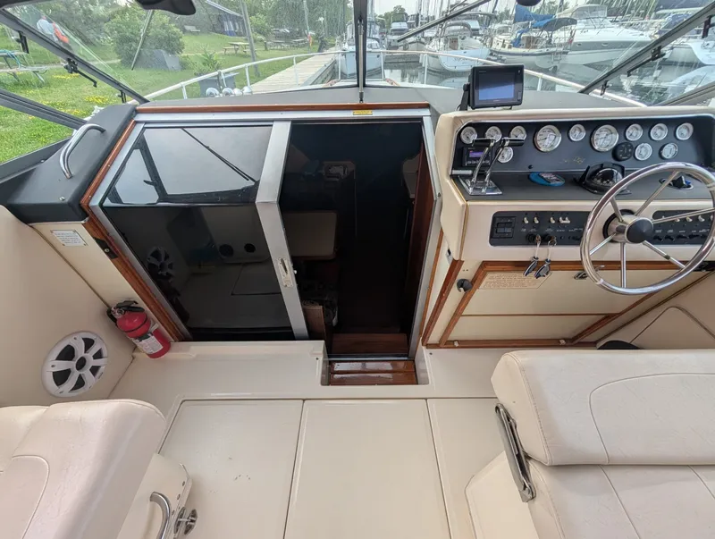 Slide: The Image of 1986 Sea Ray 300 Weekender 30 - 7837057