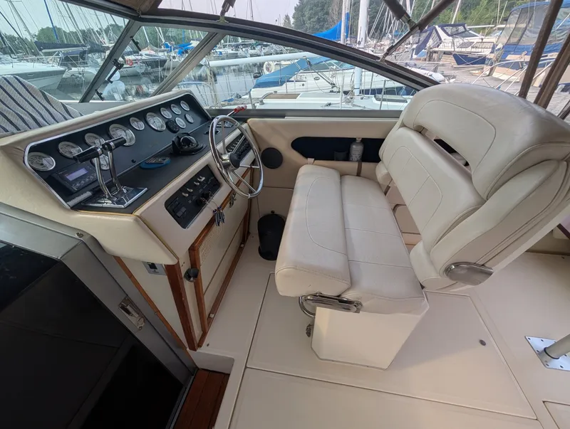 Slide: The Image of 1986 Sea Ray 300 Weekender 30 - 7837049