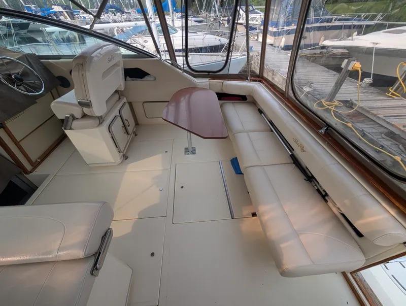 Slide: The Image of 1986 Sea Ray 300 Weekender 30 - 7837036