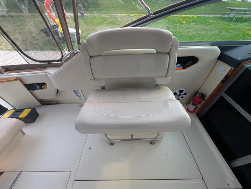 Slide: The Image of 1986 Sea Ray 300 Weekender 30 - 7837043
