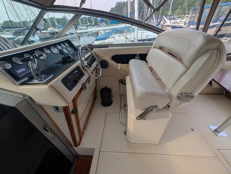 Slide: The Image of 1986 Sea Ray 300 Weekender 30 - 7837048