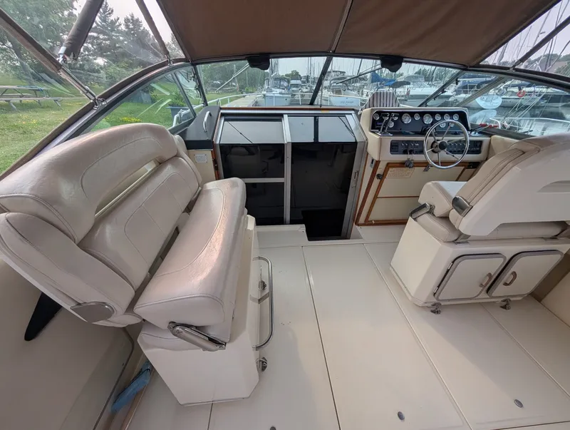 Slide: The Image of 1986 Sea Ray 300 Weekender 30 - 7837041