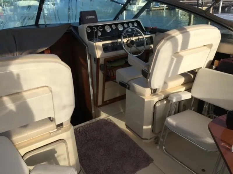 Slide: The Image of 1986 Sea Ray 300 Weekender 30 - 7837047