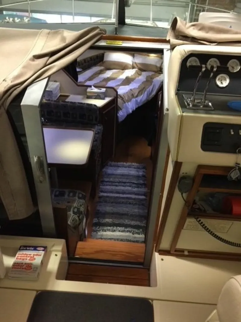 Slide: The Image of 1986 Sea Ray 300 Weekender 30 - 7837058