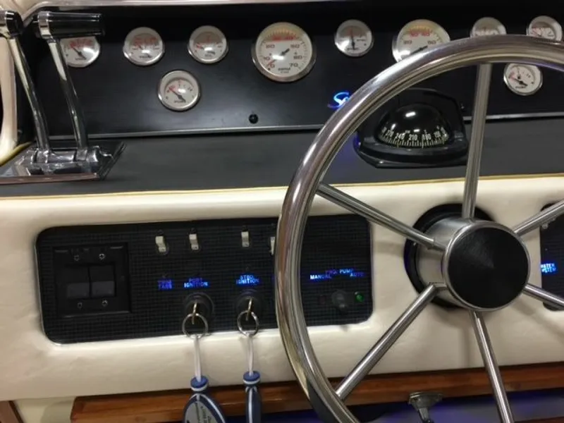 Slide: The Image of 1986 Sea Ray 300 Weekender 30 - 7837052