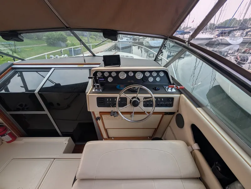 Slide: The Image of 1986 Sea Ray 300 Weekender 30 - 7837050
