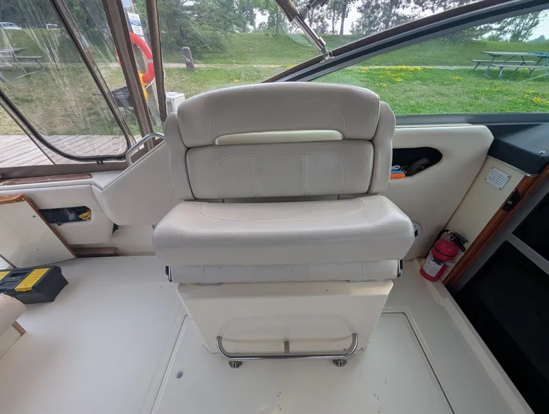 Slide: The Image of 1986 Sea Ray 300 Weekender 30 - 7837042