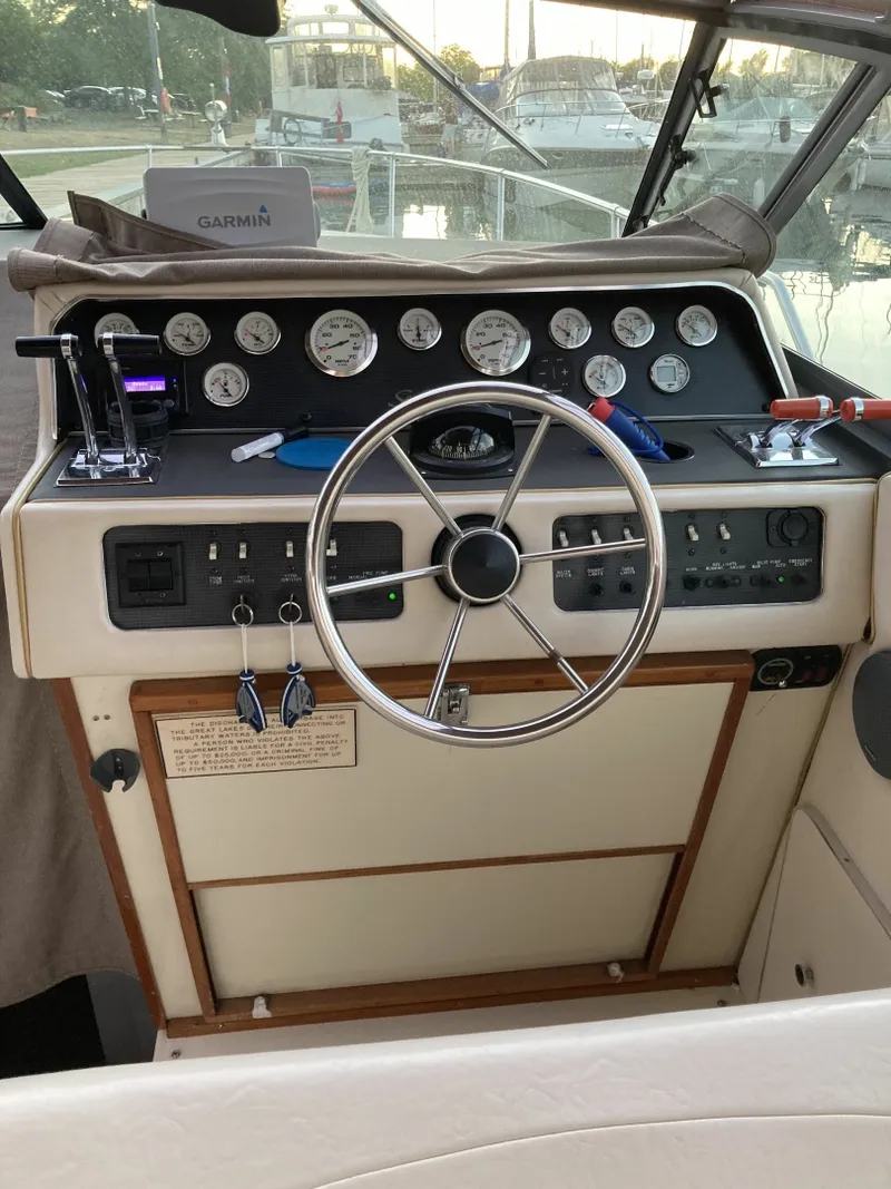 Slide: The Image of 1986 Sea Ray 300 Weekender 30 - 7837051