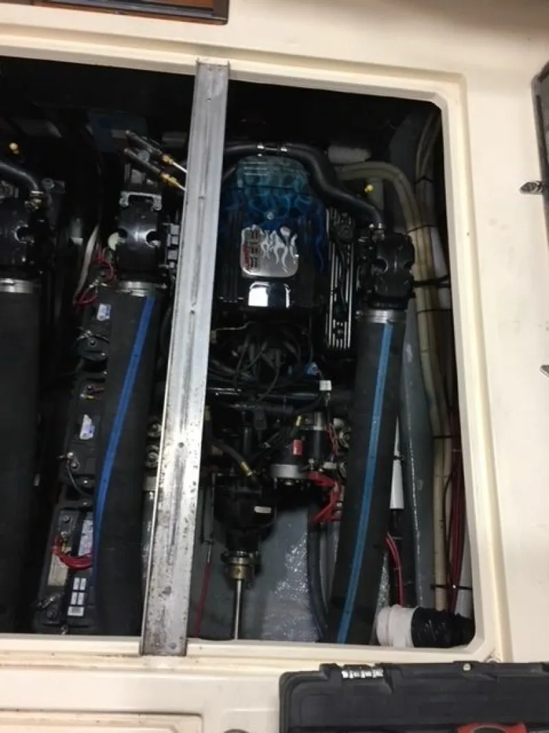 Slide: The Image of 1986 Sea Ray 300 Weekender 30 - 7837077