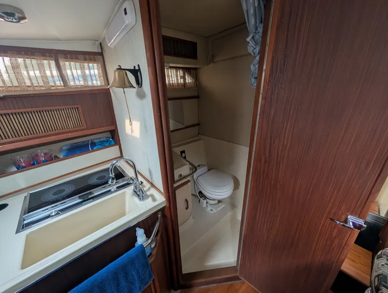Slide: The Image of 1986 Sea Ray 300 Weekender 30 - 7837073