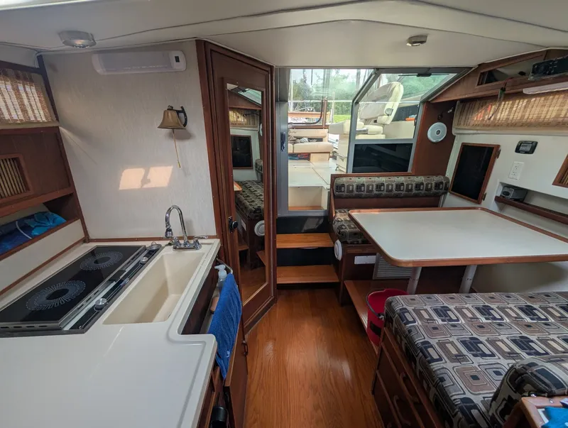 Slide: The Image of 1986 Sea Ray 300 Weekender 30 - 7837068