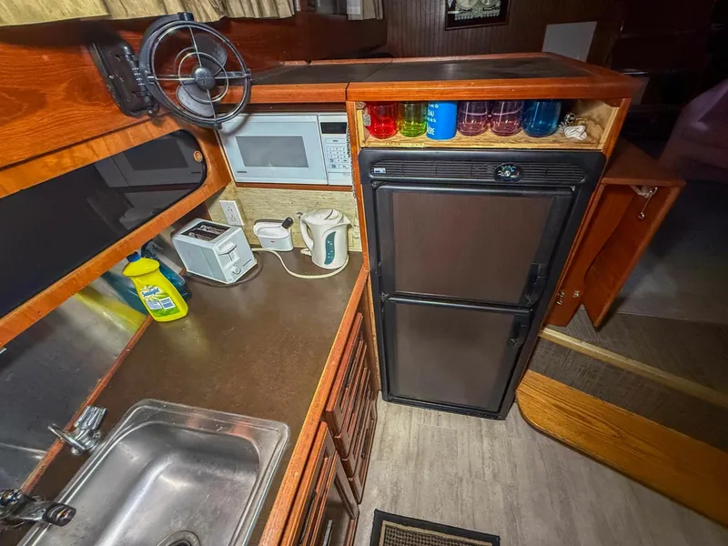 Slide: The Image of 1977 Pacemaker FB Motor Yacht 40 - 7837110