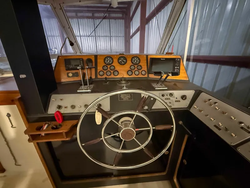 Slide: The Image of 1977 Pacemaker FB Motor Yacht 40 - 7837088