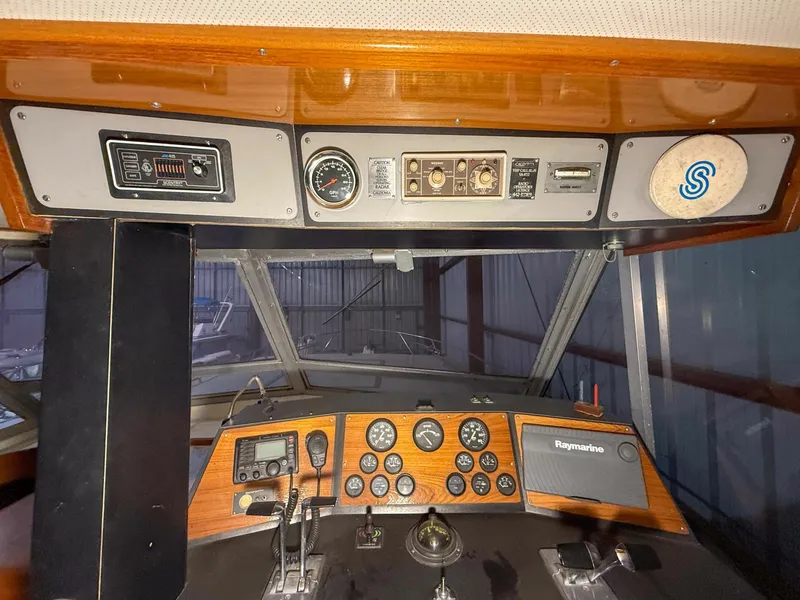 Slide: The Image of 1977 Pacemaker FB Motor Yacht 40 - 7837089