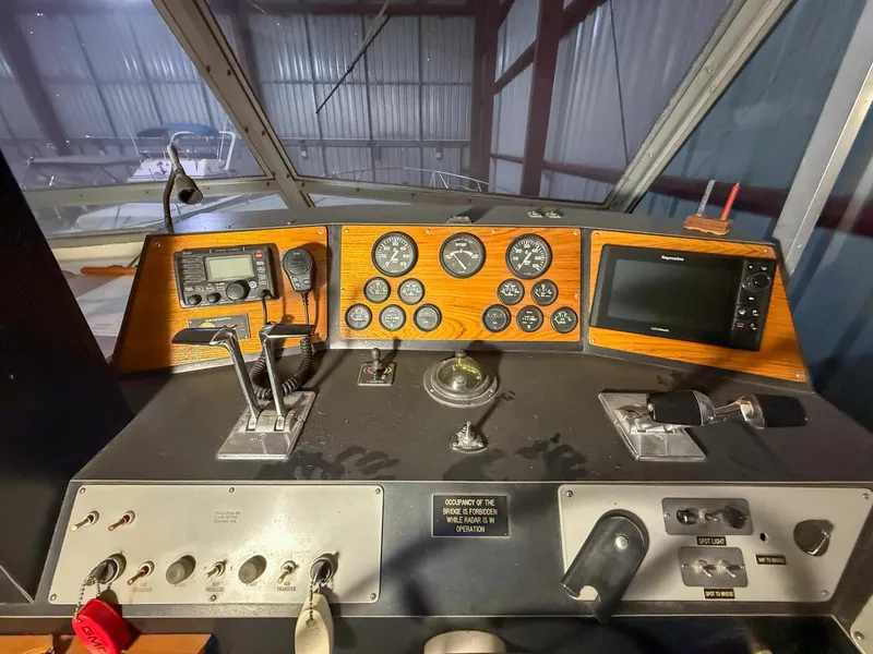 Slide: The Image of 1977 Pacemaker FB Motor Yacht 40 - 7837090