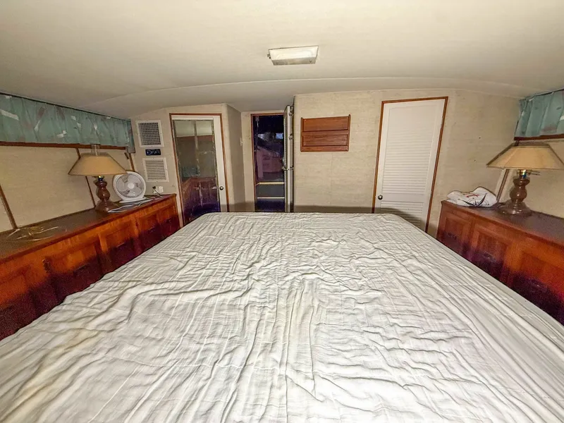 Slide: The Image of 1977 Pacemaker FB Motor Yacht 40 - 7837119