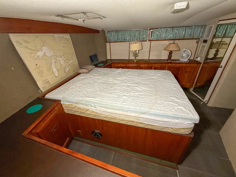 Slide: The Image of 1977 Pacemaker FB Motor Yacht 40 - 7837116