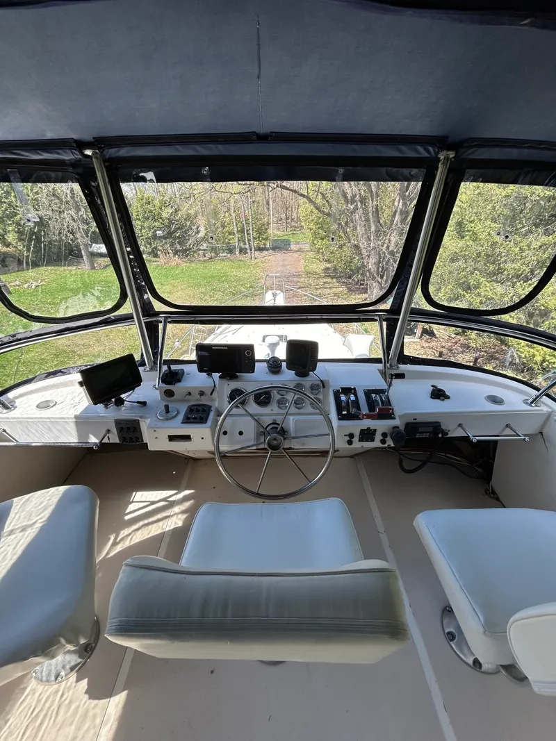 Slide: The Image of 1985 Bayliner  3870 - 7837355