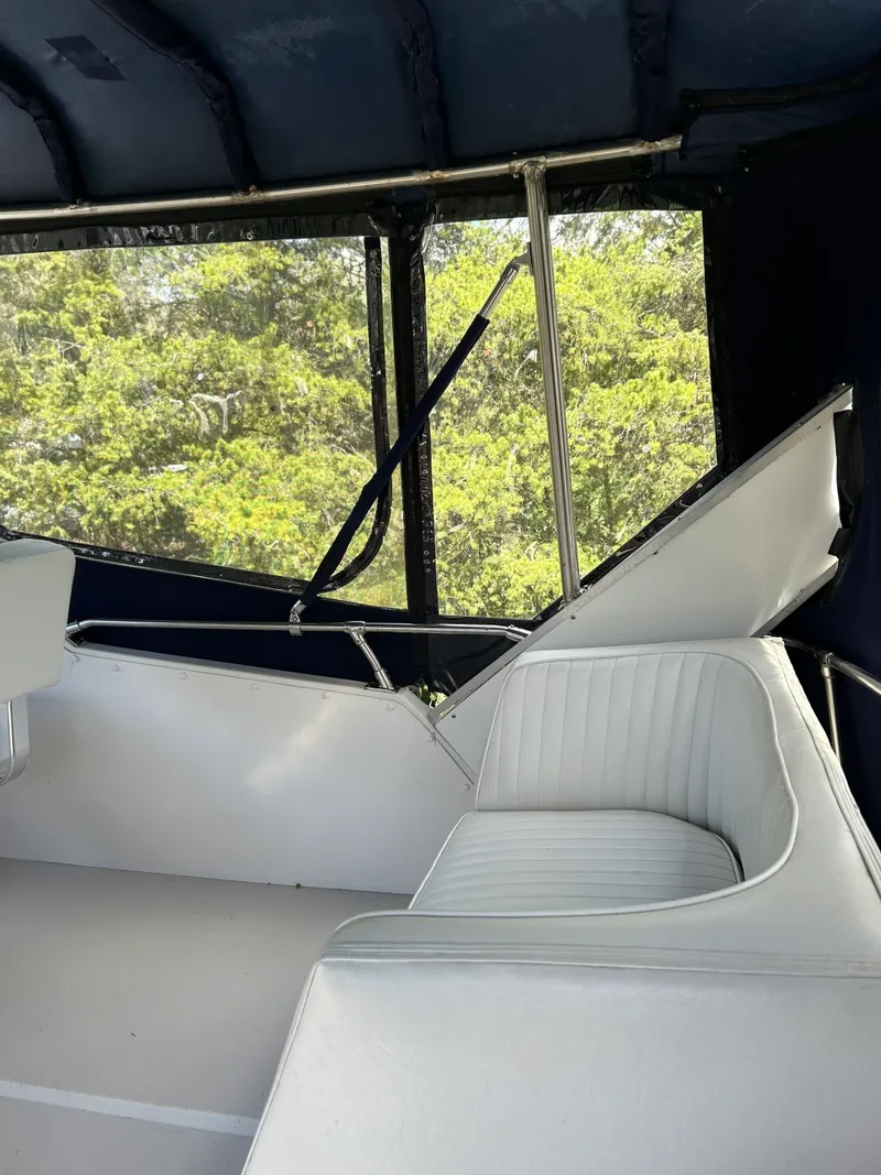 Slide: The Image of 1985 Bayliner  3870 - 7837350