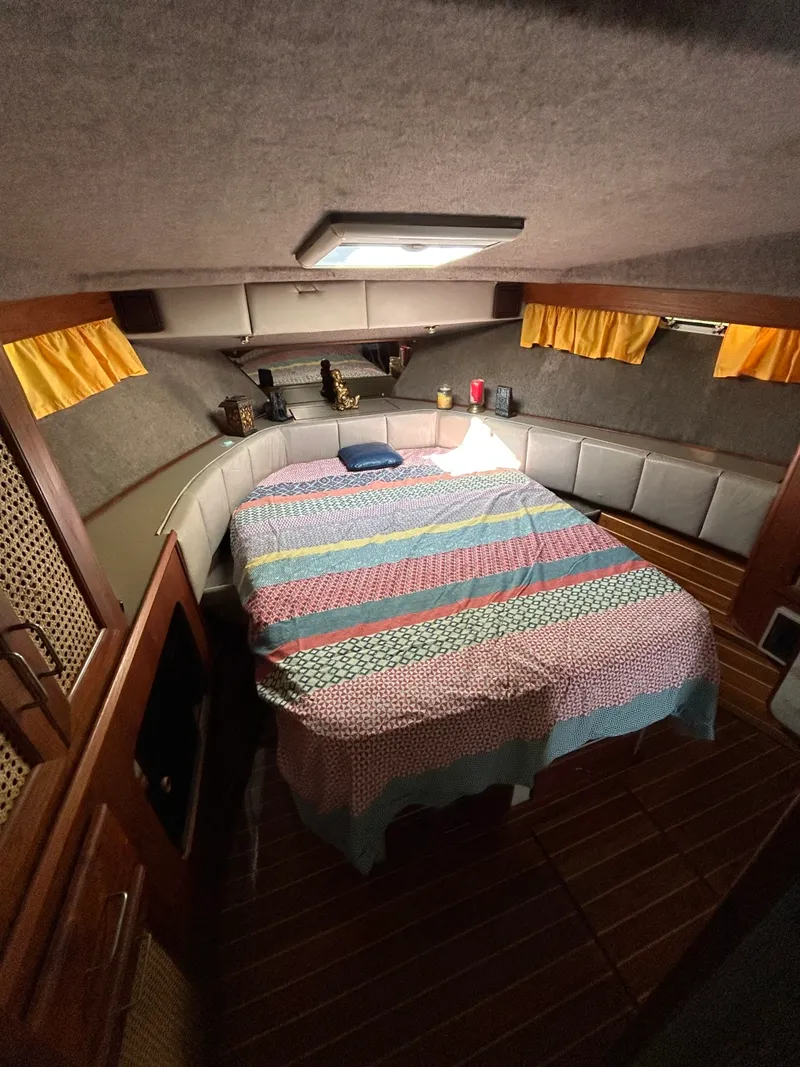 Slide: The Image of 1985 Bayliner  3870 - 7837343