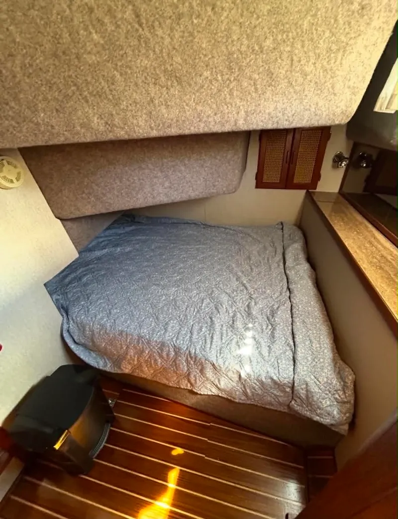 Slide: The Image of 1985 Bayliner  3870 - 7837342