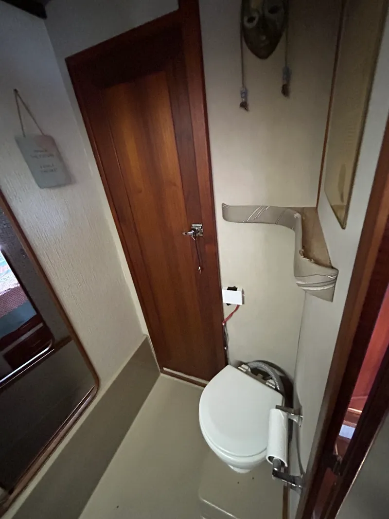 Slide: The Image of 1985 Bayliner  3870 - 7837345