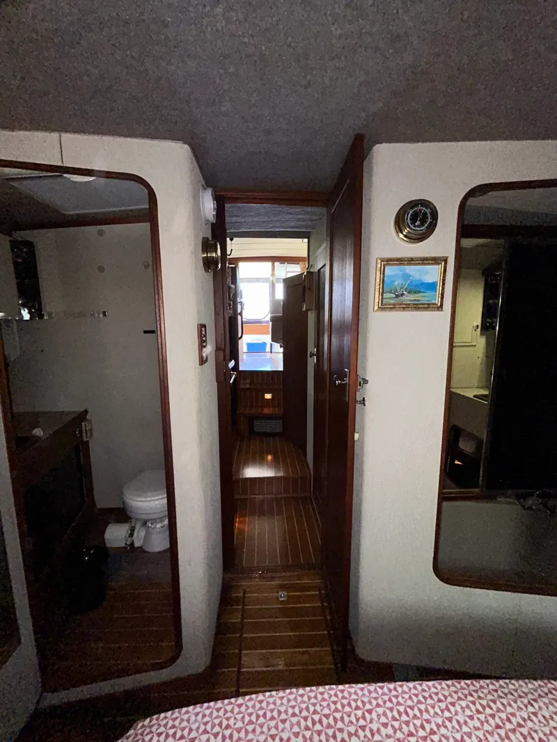 Slide: The Image of 1985 Bayliner  3870 - 7837349
