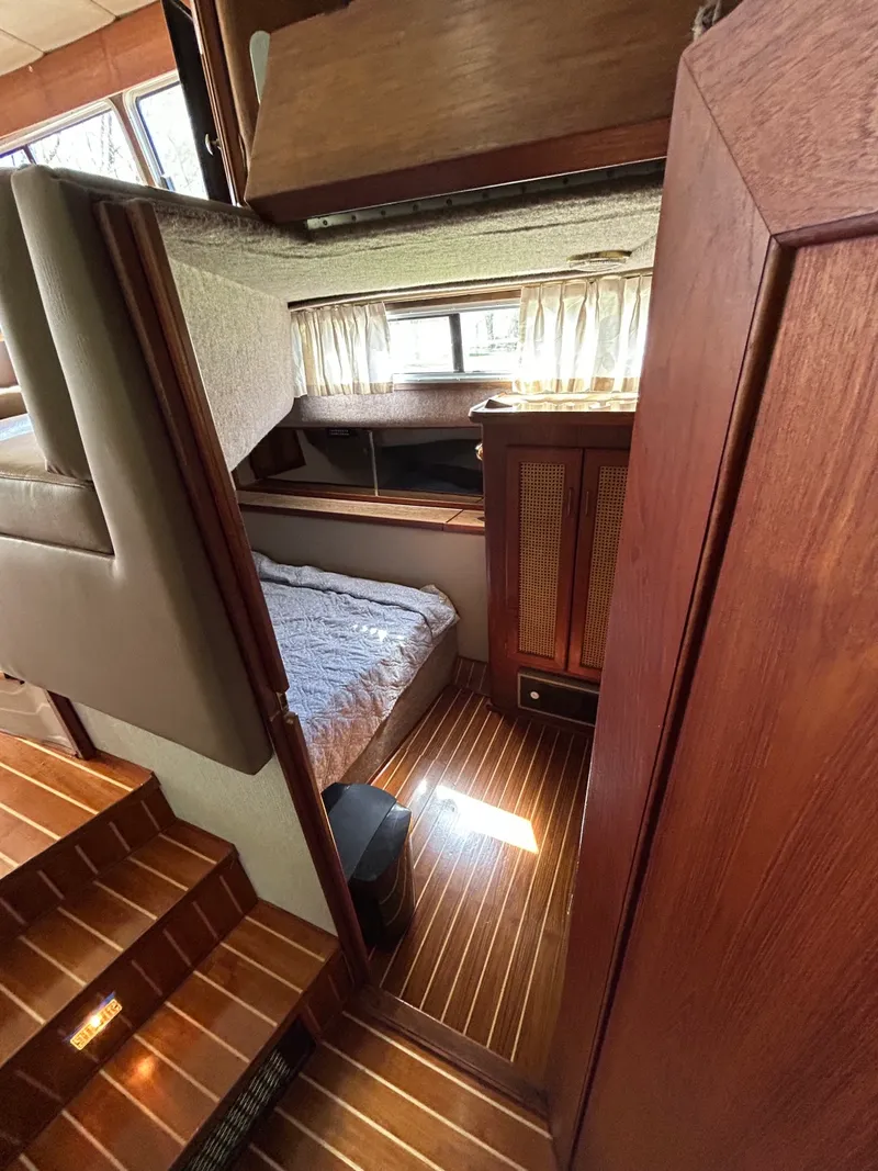 Slide: The Image of 1985 Bayliner  3870 - 7837341