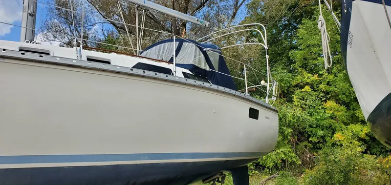 Slide: The Image of 1990 Hunter 28 - 7837398