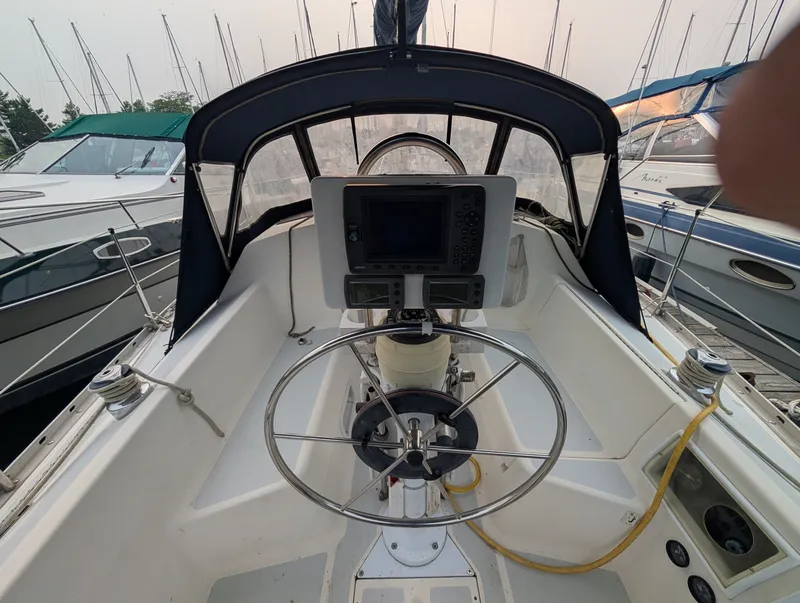 Slide: The Image of 1990 Hunter 28 - 7837372