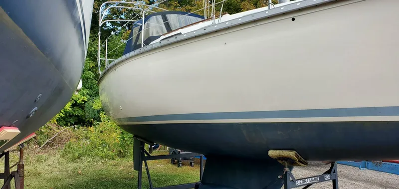 Slide: The Image of 1990 Hunter 28 - 7837400