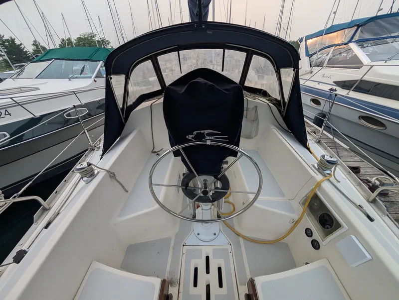 Slide: The Image of 1990 Hunter 28 - 7837370